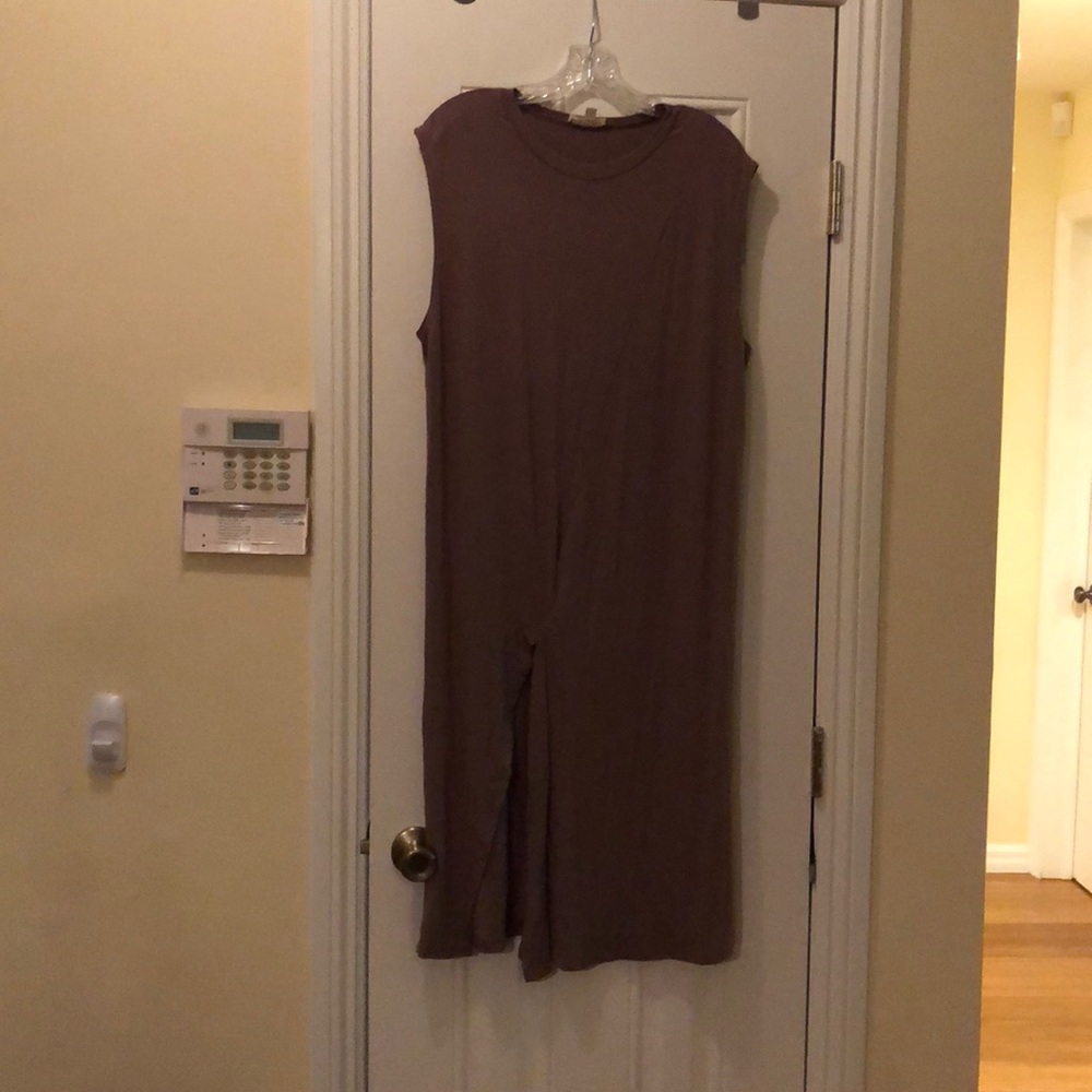 Taupe sleeveless midi dress